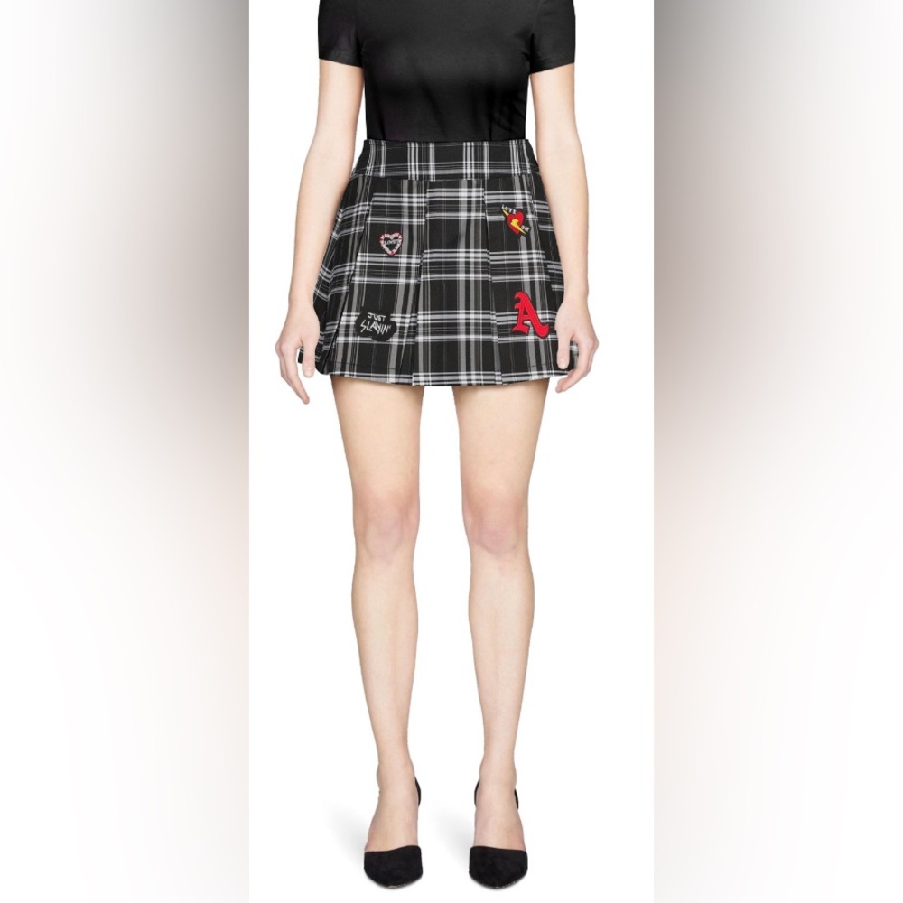 No Boundaries Junior’s Pleated Mini Skirt w/Patches & Side Zipper ~ Size XS (1)